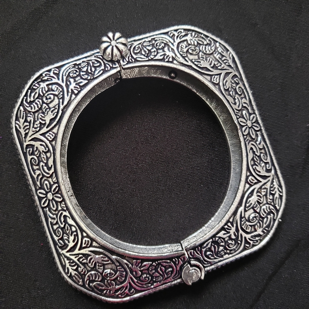 NWT Antique polish Bracelet